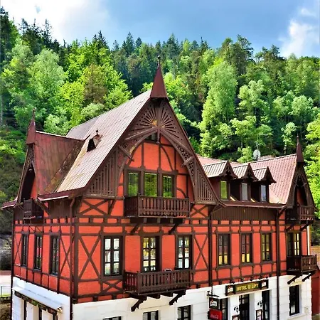 U Lípy Hotel 2*