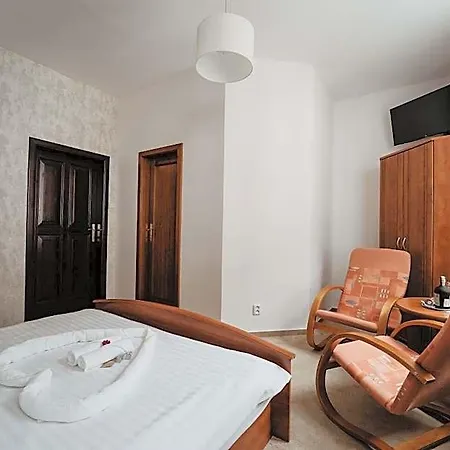 U Lipy Hotel 2*